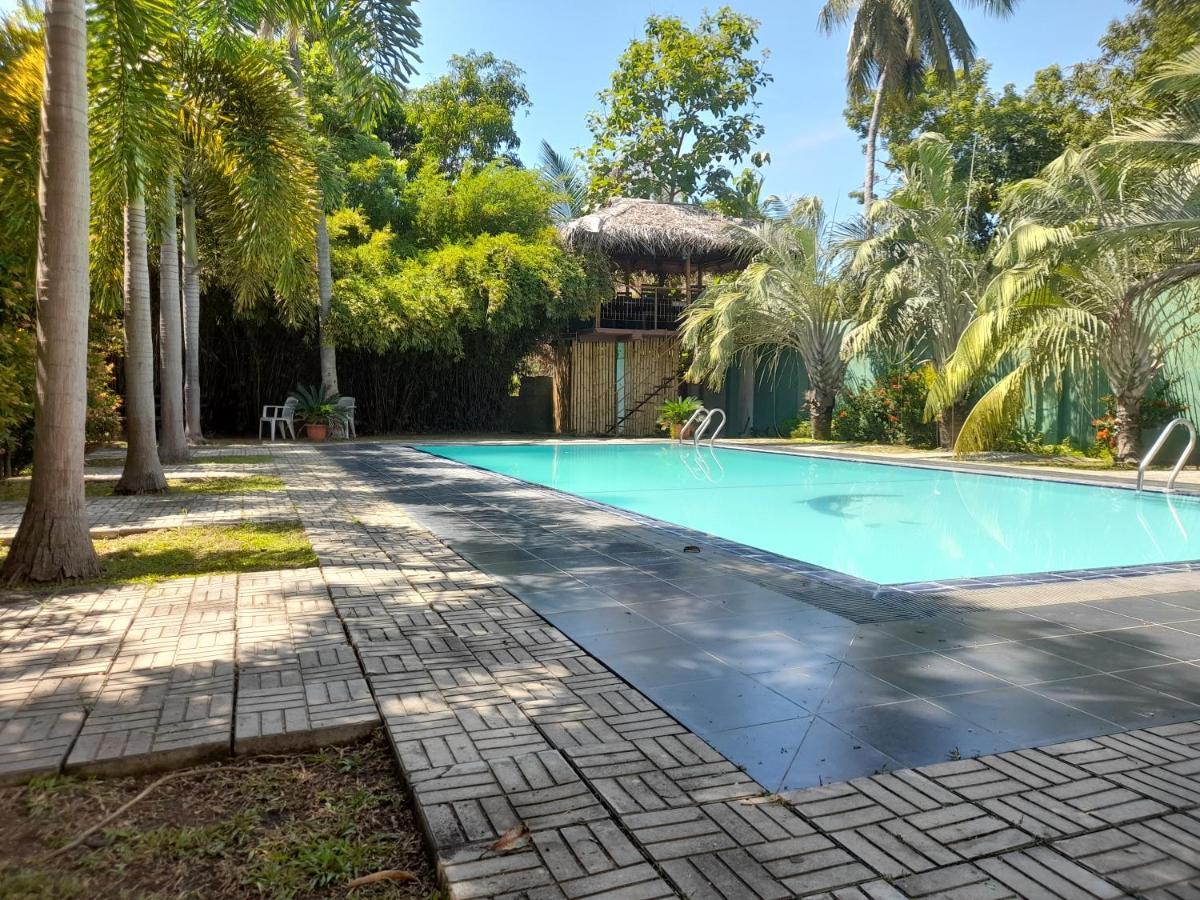 Seyara Holiday Resort โปลอนนารูวา ภายนอก รูปภาพ