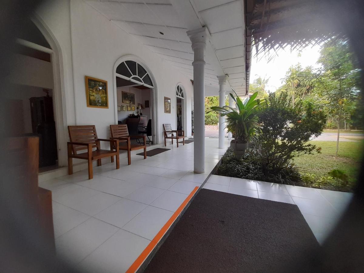 Seyara Holiday Resort โปลอนนารูวา ภายนอก รูปภาพ