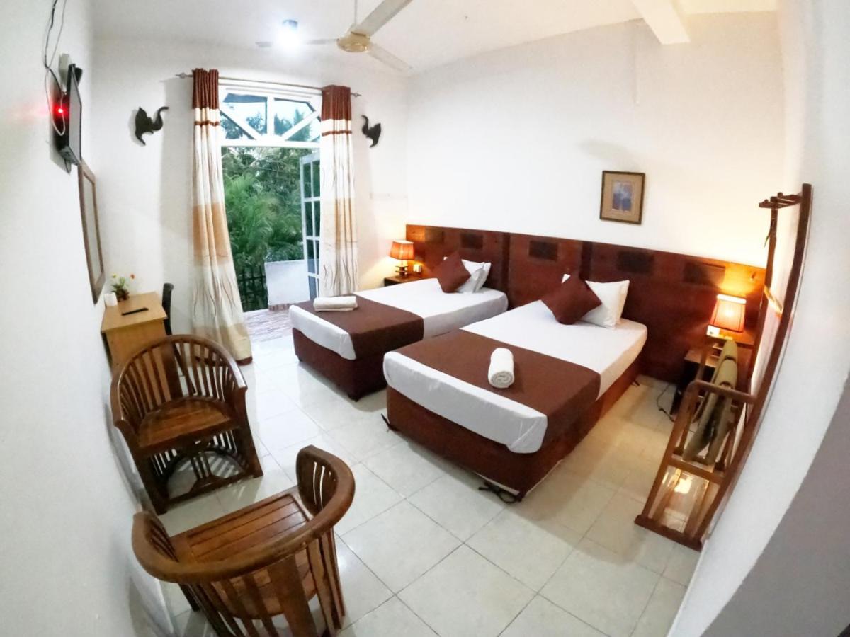 Seyara Holiday Resort โปลอนนารูวา ภายนอก รูปภาพ