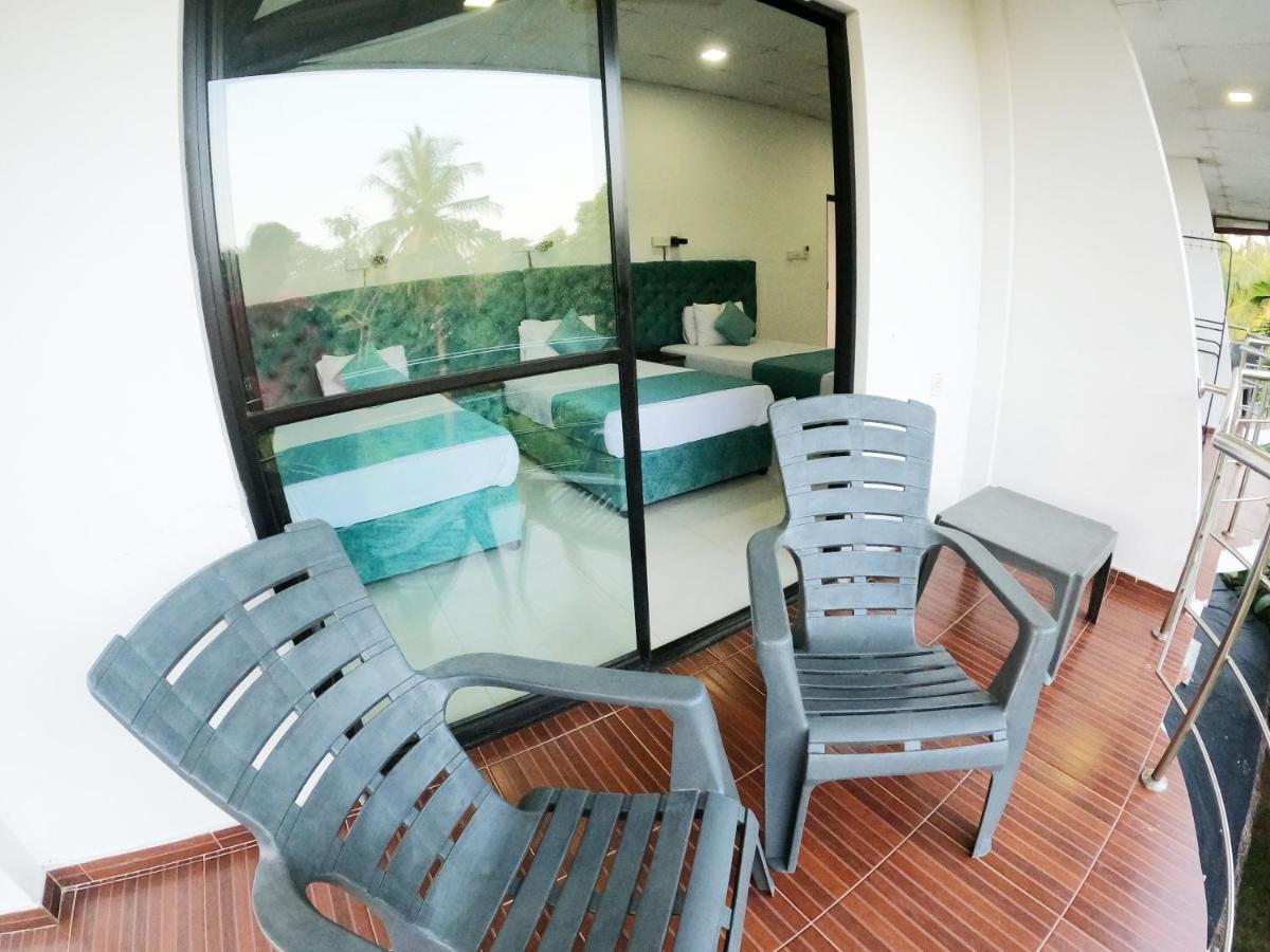 Seyara Holiday Resort โปลอนนารูวา ภายนอก รูปภาพ