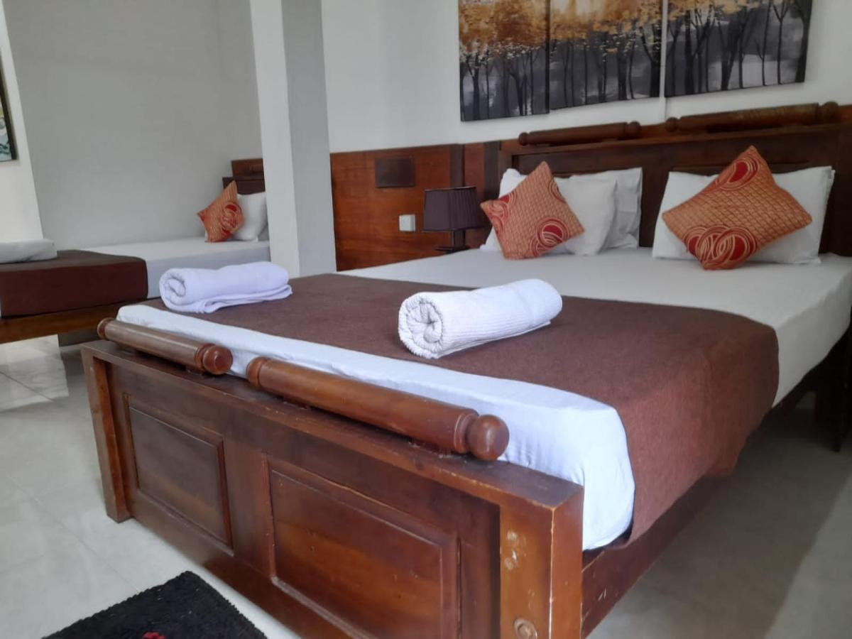 Seyara Holiday Resort โปลอนนารูวา ภายนอก รูปภาพ