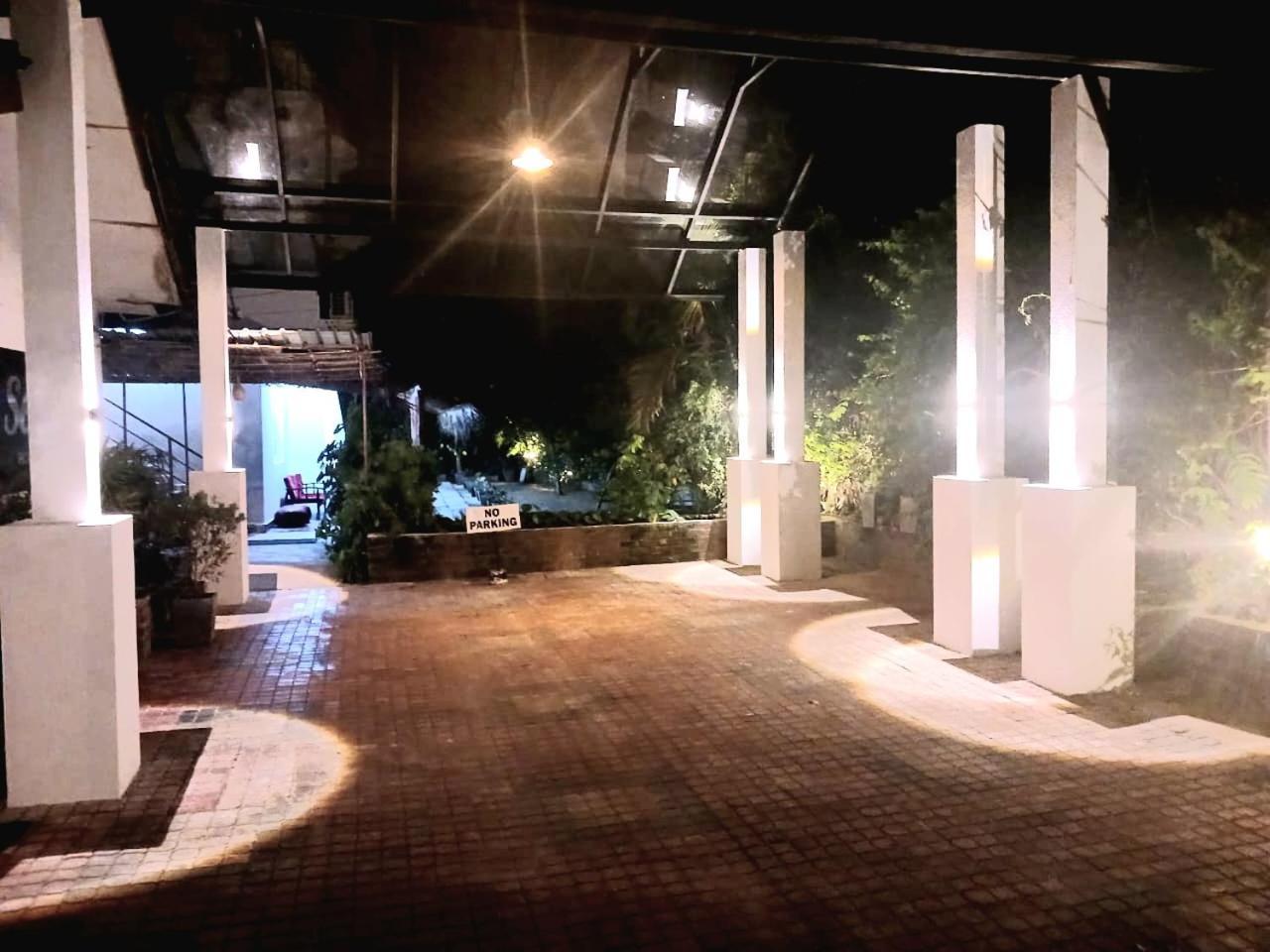 Seyara Holiday Resort โปลอนนารูวา ภายนอก รูปภาพ