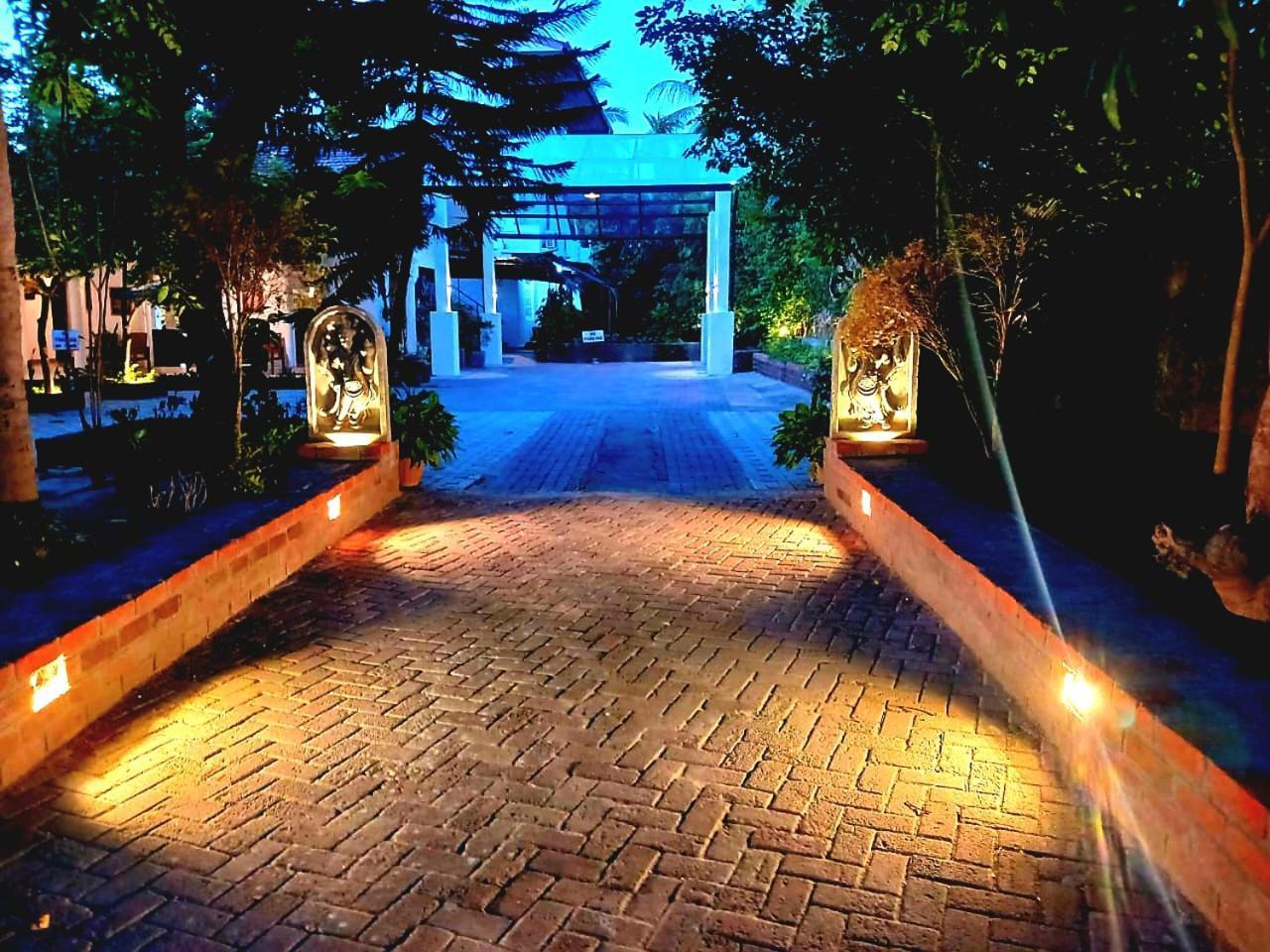 Seyara Holiday Resort โปลอนนารูวา ภายนอก รูปภาพ