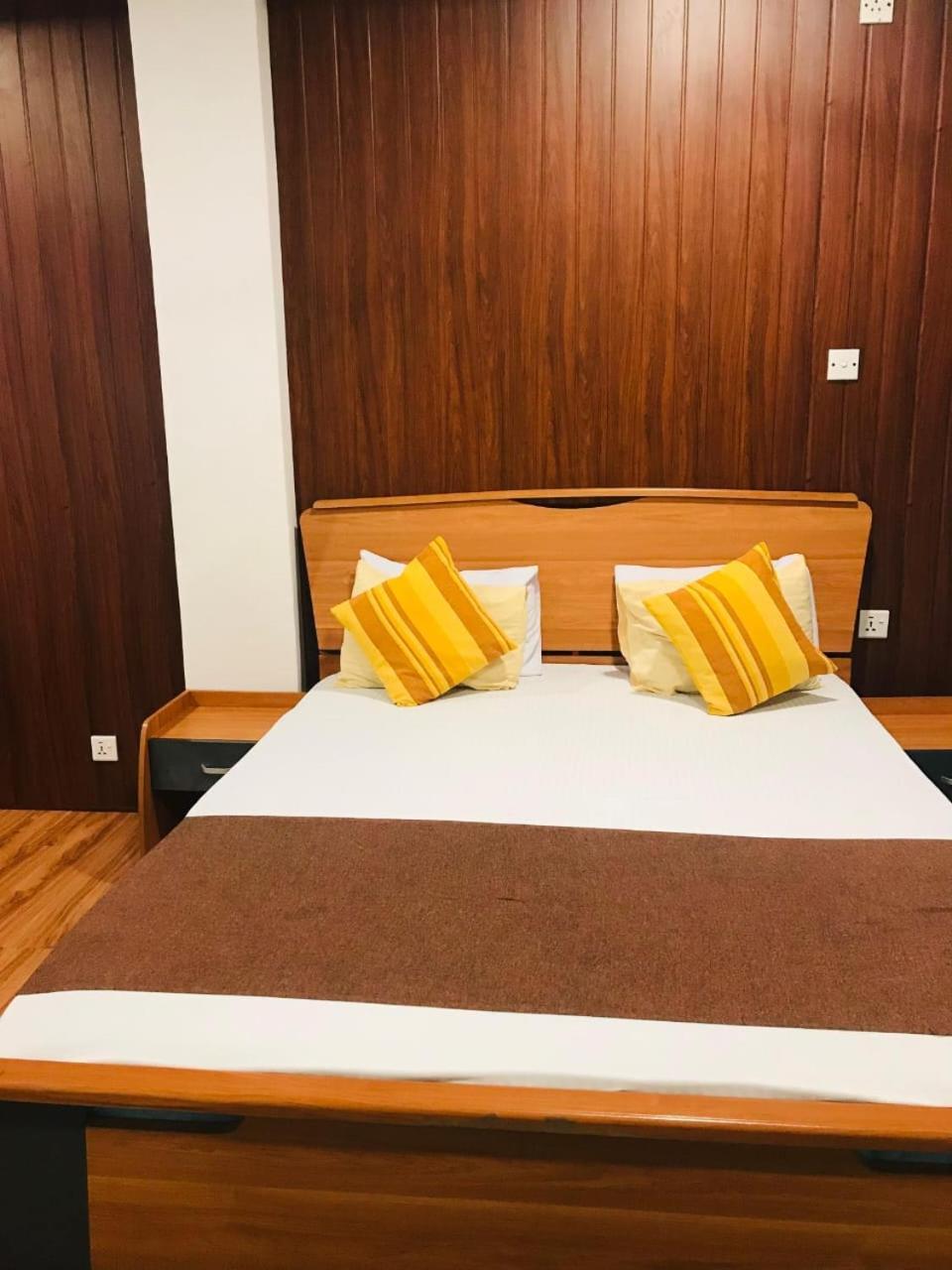 Seyara Holiday Resort โปลอนนารูวา ภายนอก รูปภาพ